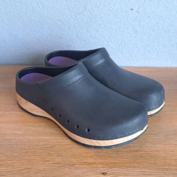 Dansko Kane Clogs Slip On Women Size 38 8 Black Lightweight Outdoor Gardening - Picture 1 of 10